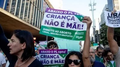 Câmara dos Deputados aprova suspensão de direito ao aborto legal para vítimas de violência