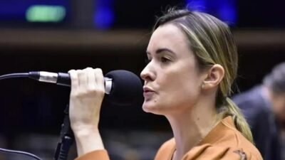 Deputada critica Galinha Pintadinha por suposta ideologia de esquerda