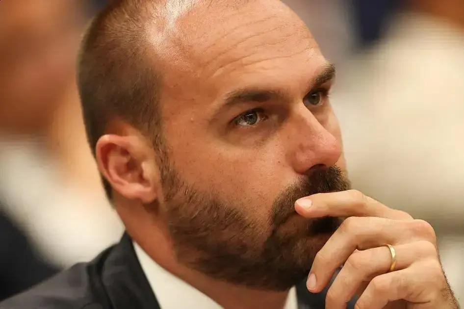 Eduardo Bolsonaro considera justa a fuga de penas dos condenados do 8 de Janeiro
