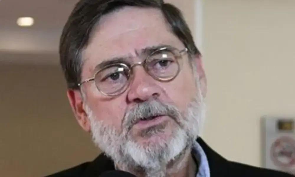 Ex-deputado Paulo Frateschi morre após ser esfaqueado pelo filho em SP