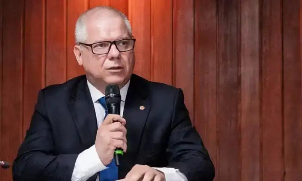 Ex-presidente do INSS preso por esquema de descontos ilegais