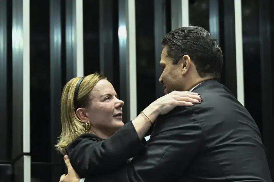 Gleisi Hoffmann nega negociação de cargos para aprovação de Messias no STF