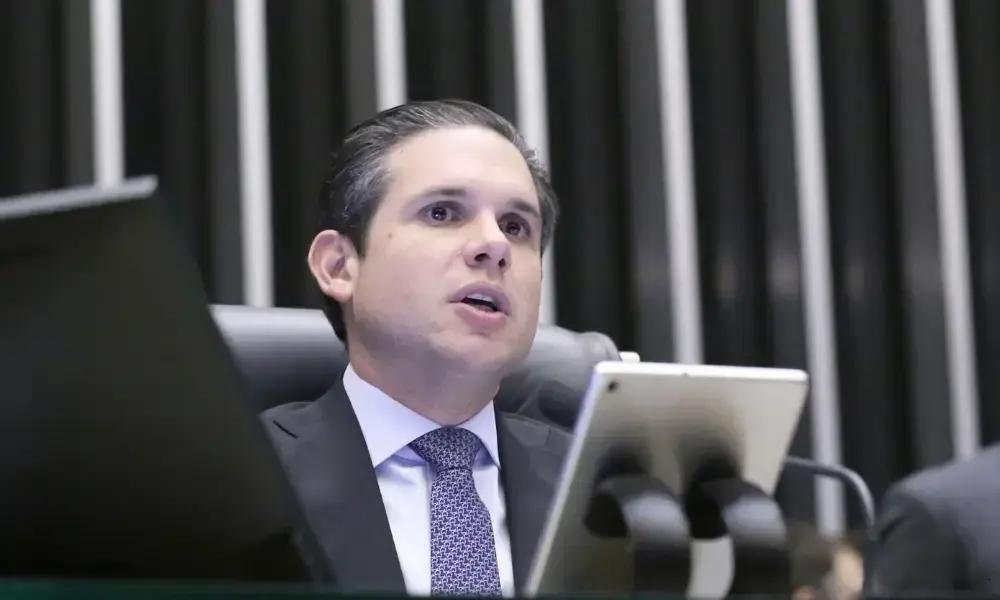 Hugo Motta defende PL Antifacção após críticas de Fernando Haddad