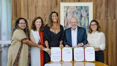 Lula assina 28 decretos e registra recorde em terras quilombolas