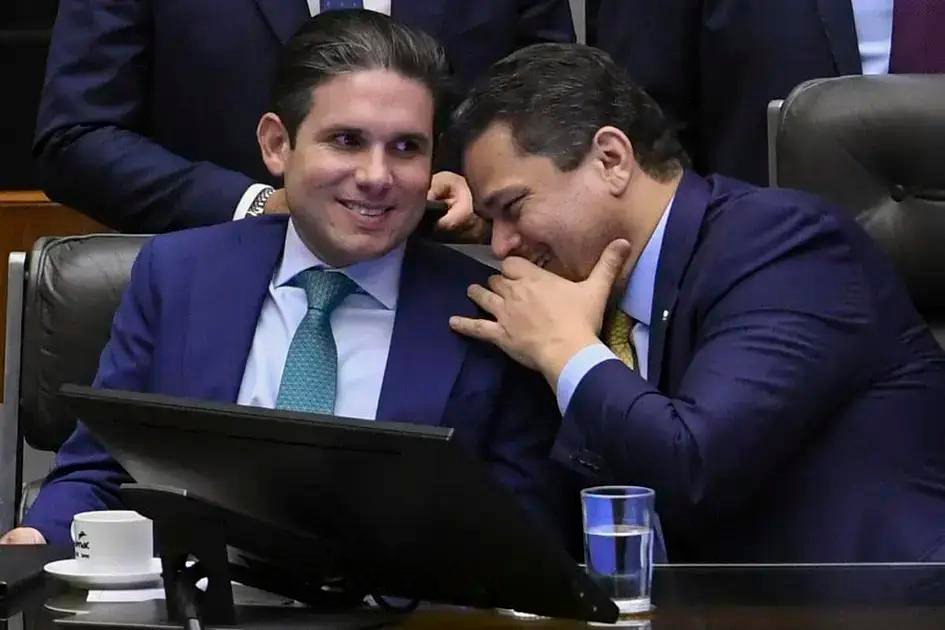 Lula sanciona lei que amplia isenção do Imposto de Renda no Brasil