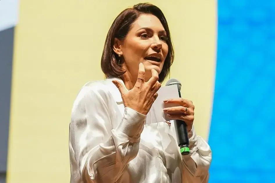 Michelle Bolsonaro critica o Congresso e defende Jair Bolsonaro para 2026