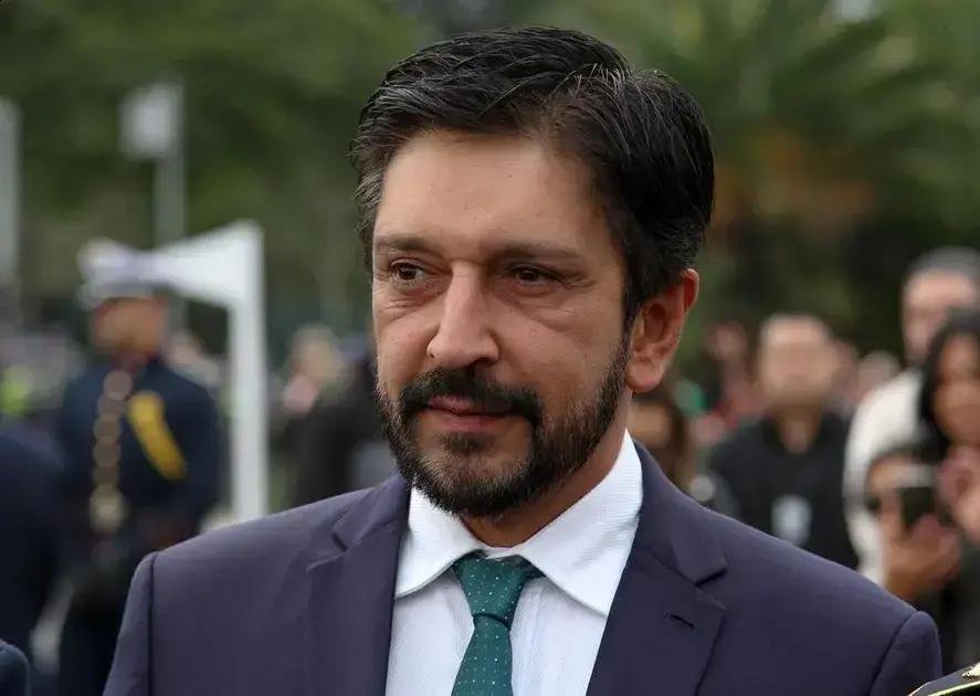 Prefeito de São Paulo responde a acusações de desvio na prefeitura