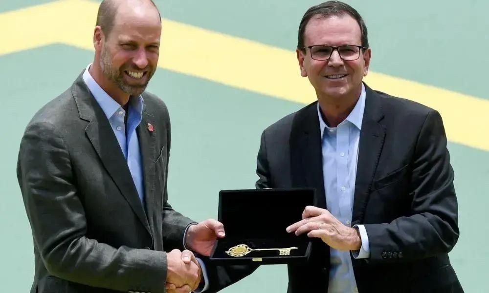 Príncipe William recebe chave do Rio em visita oficial