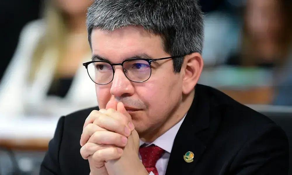 Randolfe Rodrigues admite que aprovação da MP 1.309/2025 é incerta
