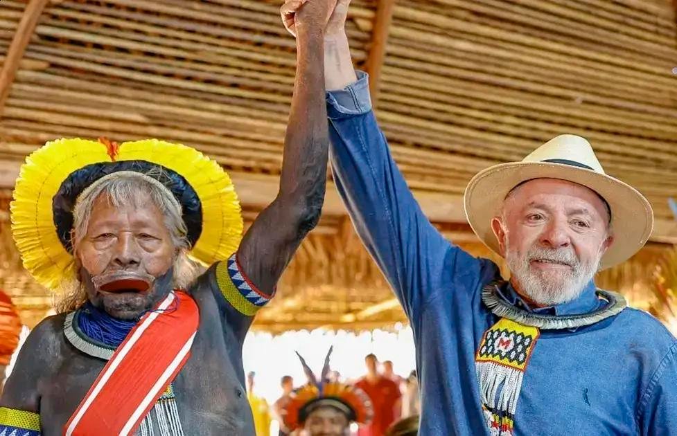 Raoni critica exploração de petróleo na Amazônia e cobra diálogo com Lula
