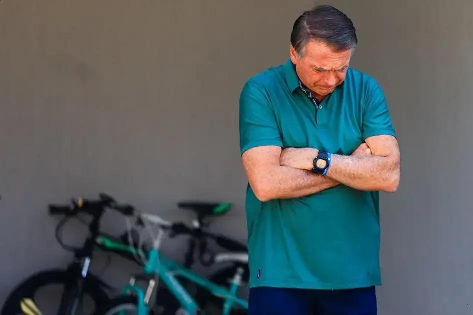 Supremo Tribunal Federal ordena prisão de Jair Bolsonaro após condenação