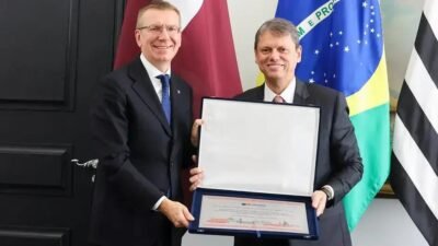 Tarcísio de Freitas recebe presidente da Letônia para discutir tecnologia