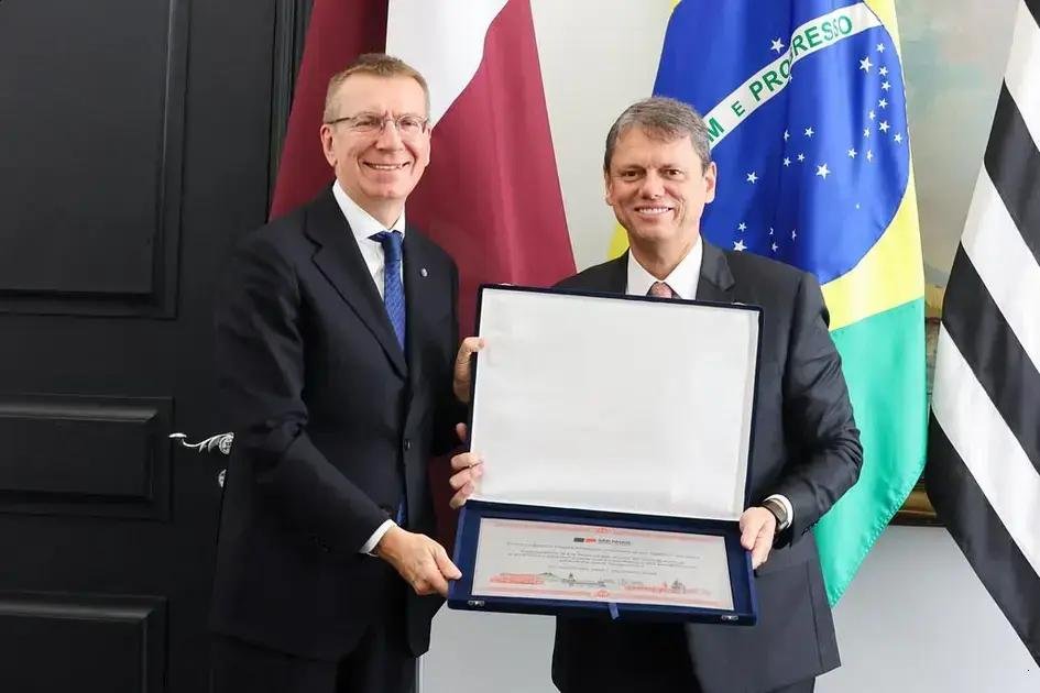 Tarcísio de Freitas recebe presidente da Letônia para discutir tecnologia