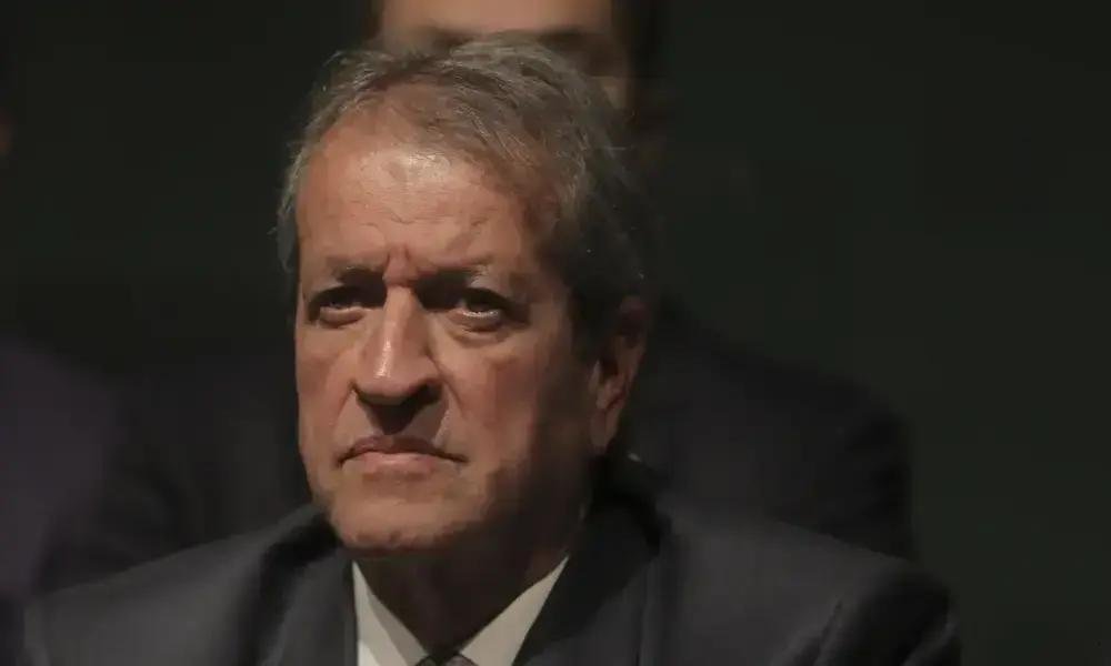 Flávio Bolsonaro é escolhido como candidato à Presidência e gera reações