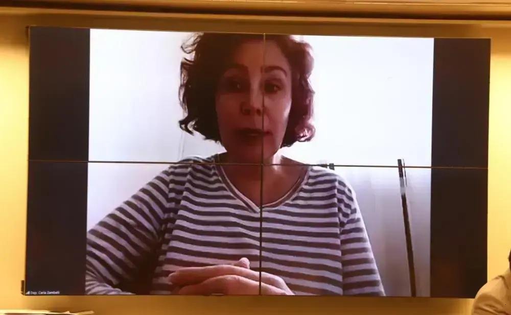 Relator apresenta parecer contrário à cassação de Carla Zambelli na CCJ