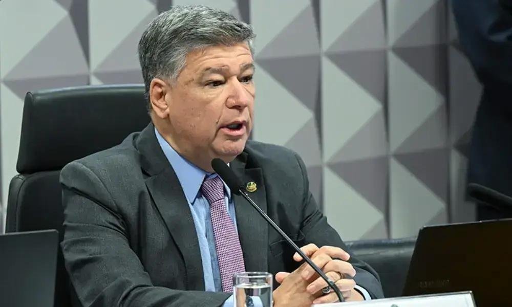 Senador Carlos Viana revela diagnóstico de câncer e cirurgia prevista
